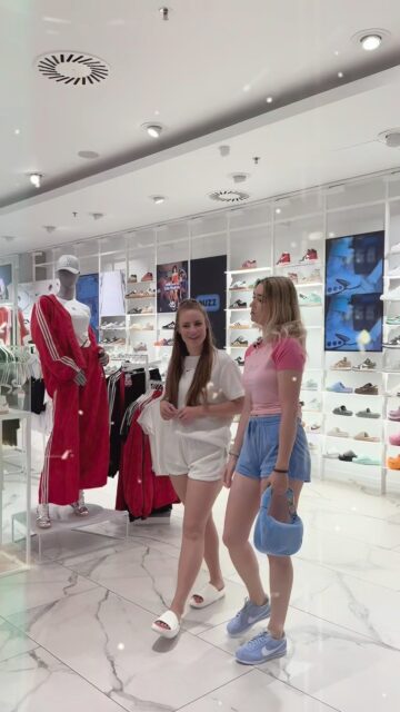 🎥 A nyár könnyedsége, a divat szabadsága.🌞
#crelevant #crelevantproductions #shooting #fashion #summer #socialmedia #contentcreator