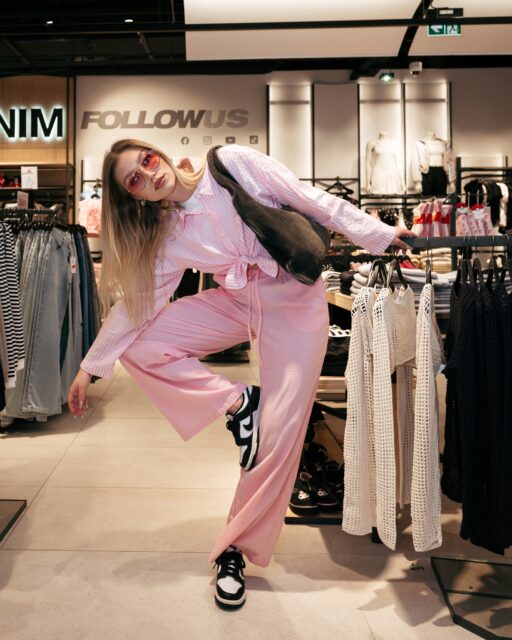 A nyári és az őszi szettek lazán megférnek egymás mellett.☀🍂
#CrelevantProductions #crelevant #shooting #photoshoot #fotózás #fashion #divat #marketing #socialmedia